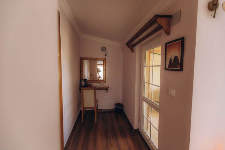 Room 12 of 39