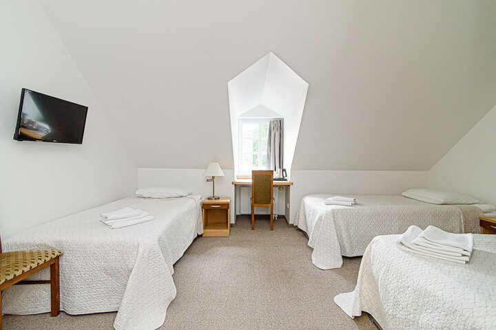 Room 18 of 74