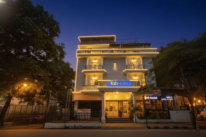 Fabhotel Park Inn
