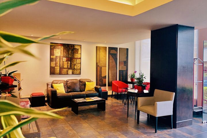 Guest Lobby