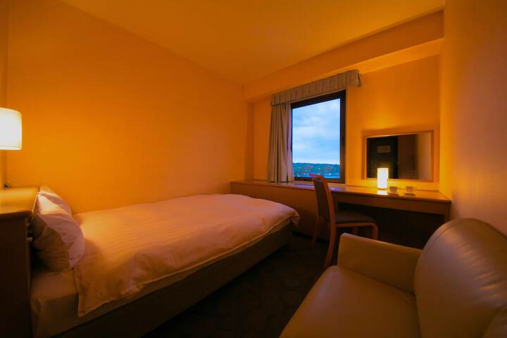 Room 10 of 42