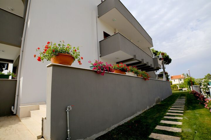 Hotel Exterior 1 of 74