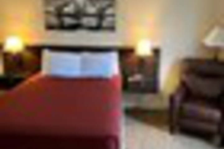 Room 140 of 297