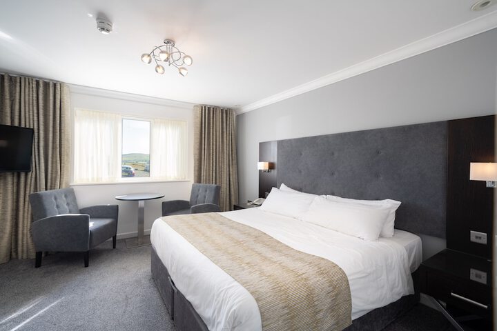 Room 4 of 84