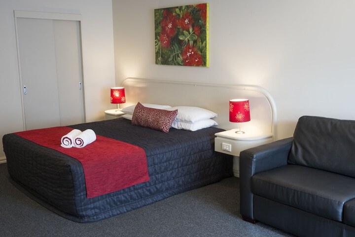 Room 8 of 115