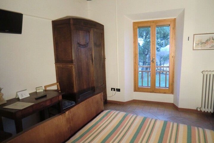 Room 10 of 98