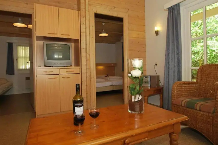 Room 4 of 16
