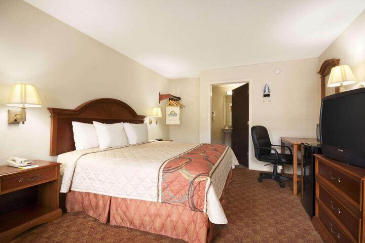 2 Double Beds (6 of 15)