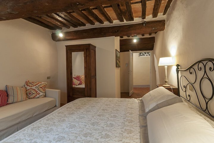 Room 14 of 28