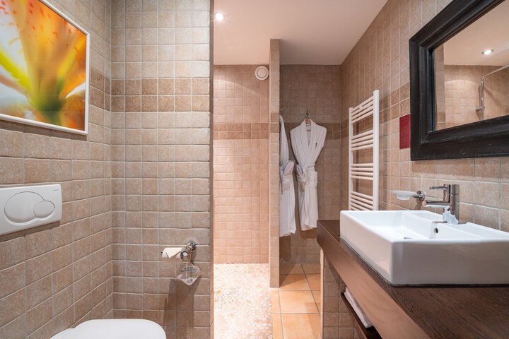 Room 12 of 20
