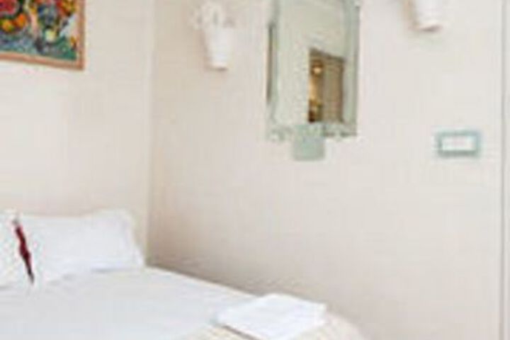 Room 13 of 36