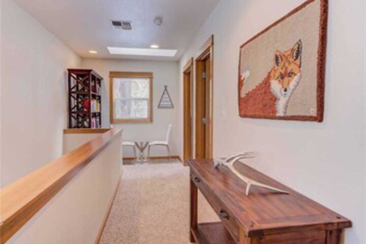 Room 6 of 16