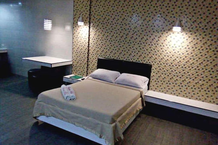 Room 14 of 26