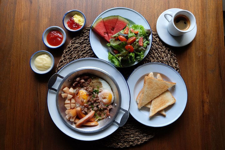 Breakfast/Coffee Service 82 of 138