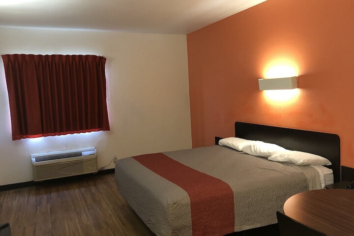 Room 12 of 34