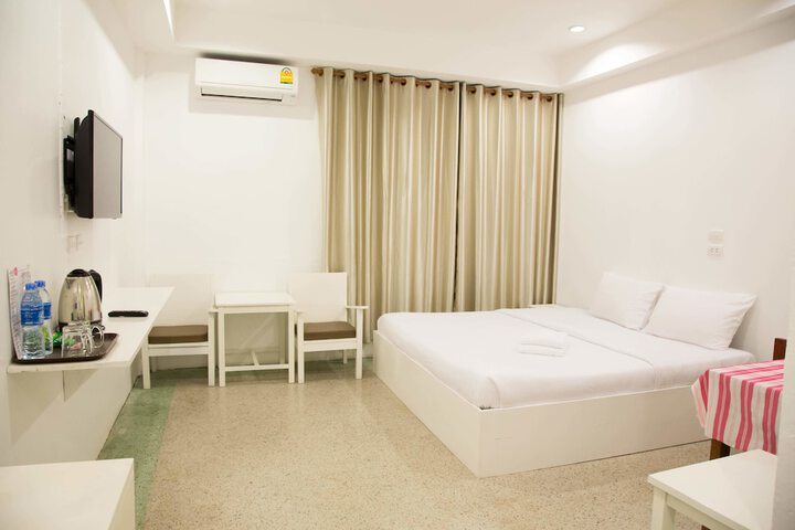 Room 13 of 32