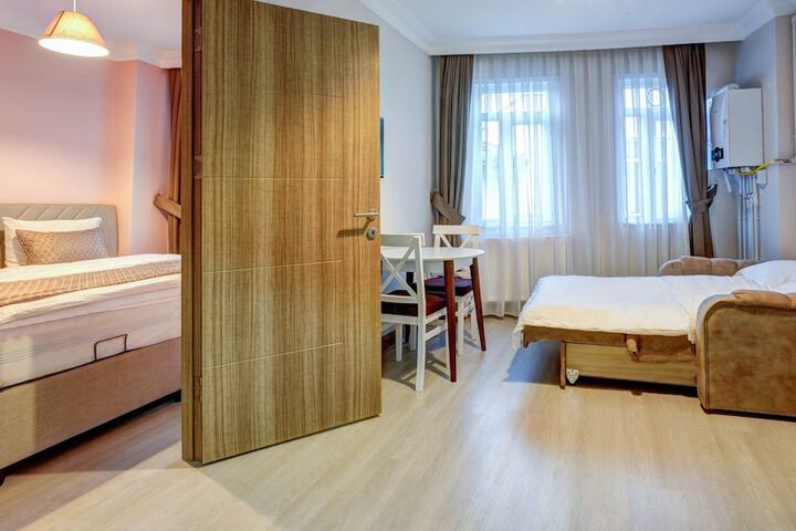Room 13 of 37