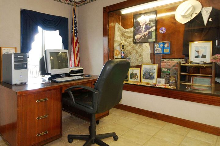 Business Center 19 of 23