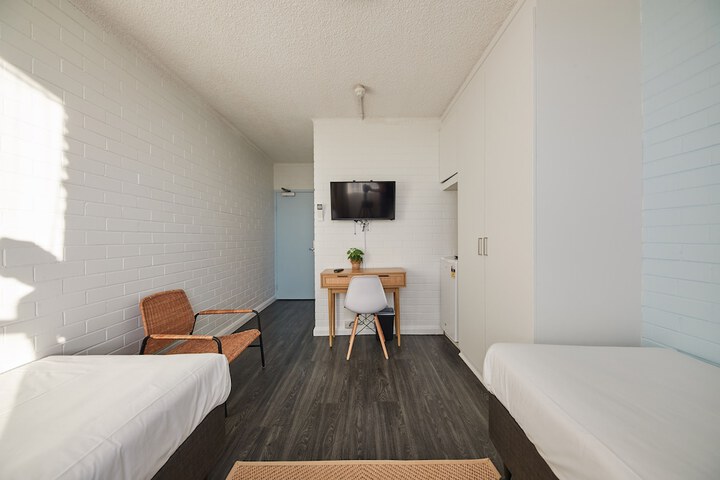 Room 3 of 44