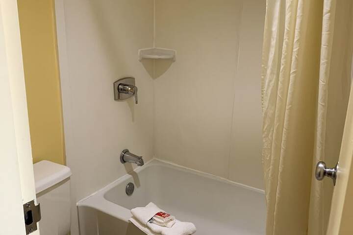 2 Double Beds Mobility Accessible (11 of 11)