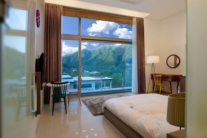 Room 18 of 34