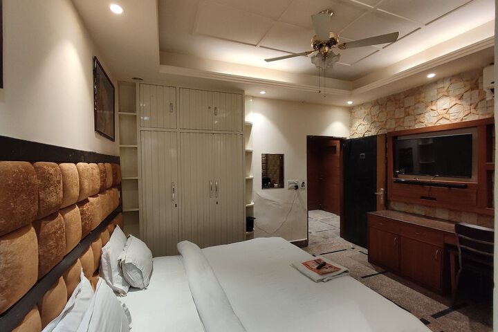 Room 13 of 26