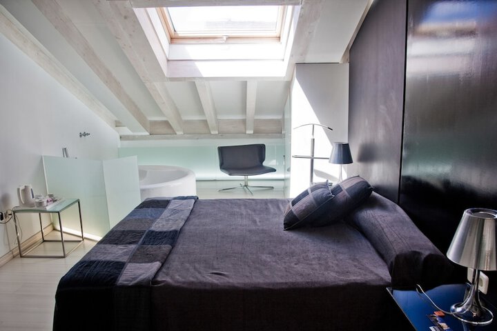 Room 9 of 39