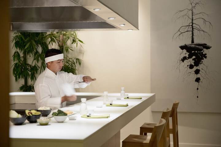 Dining 35 of 61