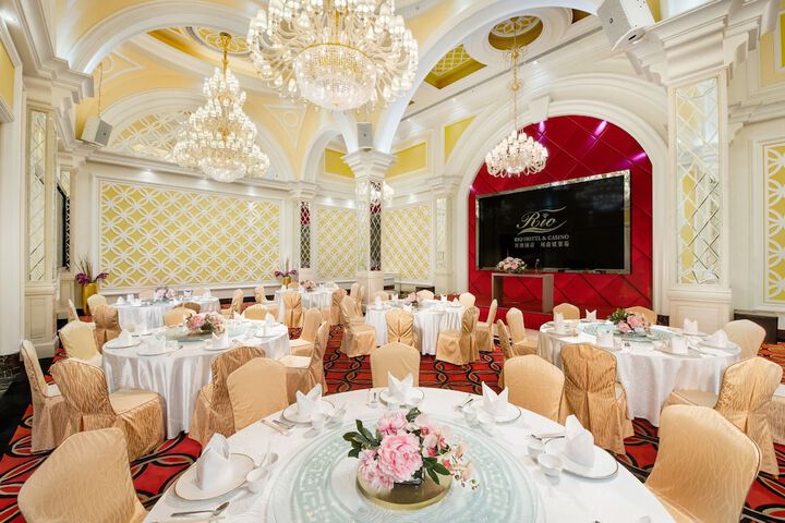Ballroom/Hall 33 of 37