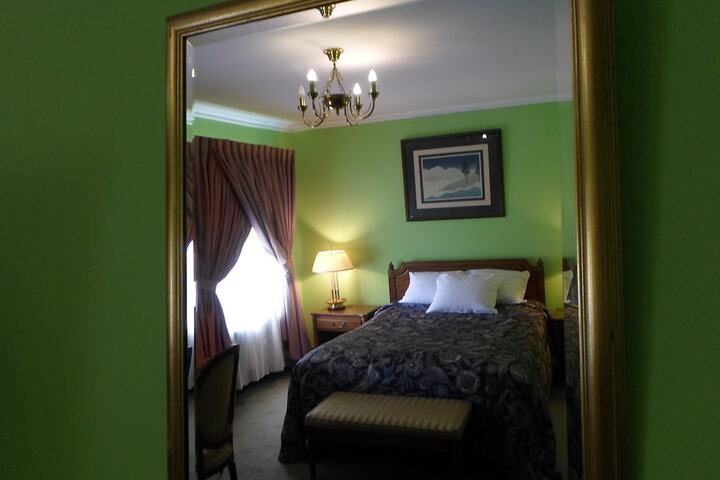 Room 8 of 18