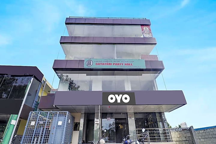 Hotel O Gayathri Lodging & Boarding
