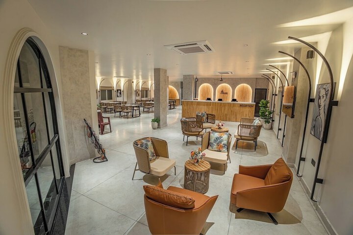 Hotel Interior 7 of 100