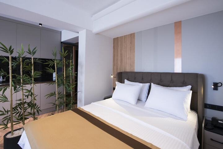 Room 12 of 25