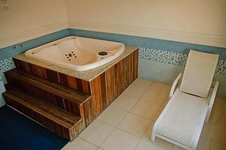 Jetted tub