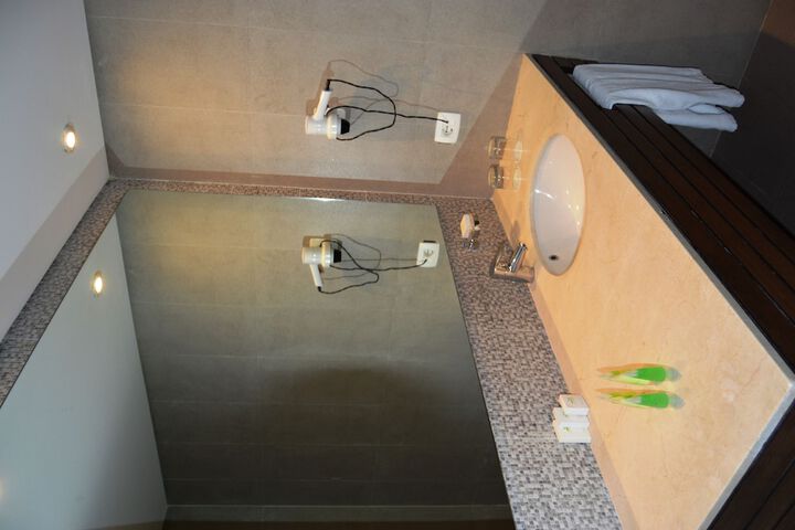 Room 87 of 128