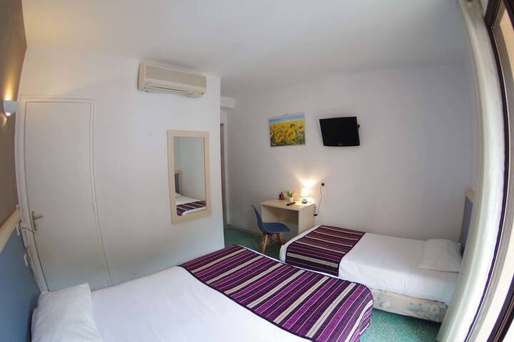 Room 9 of 82