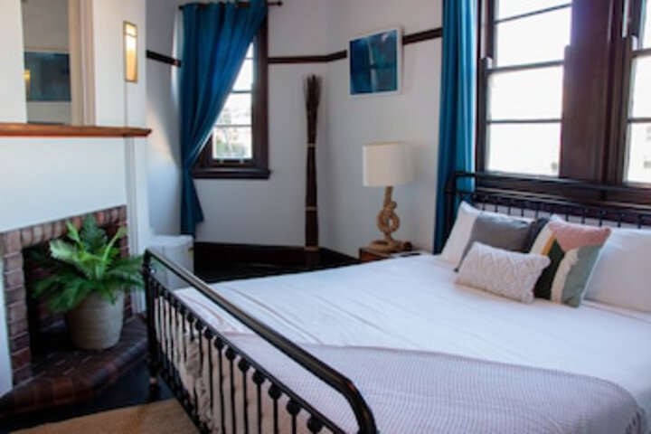 Room 70 of 192