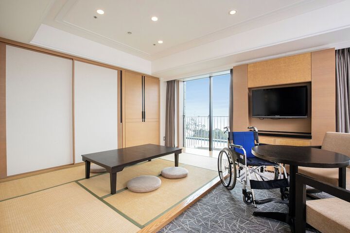 Room 27 of 148