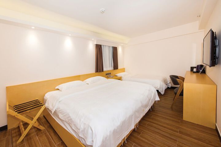 Room 9 of 21