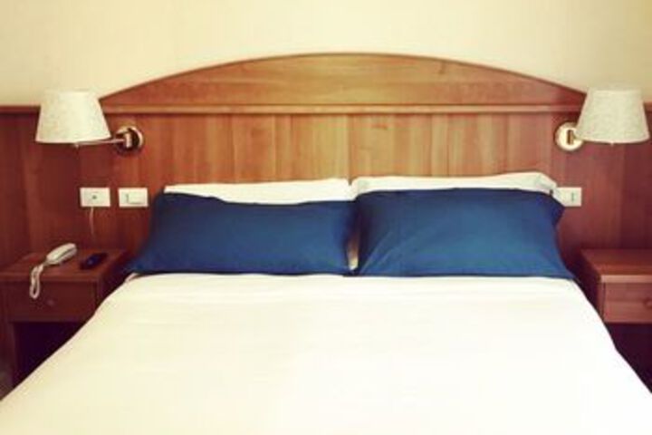 Room 17 of 27