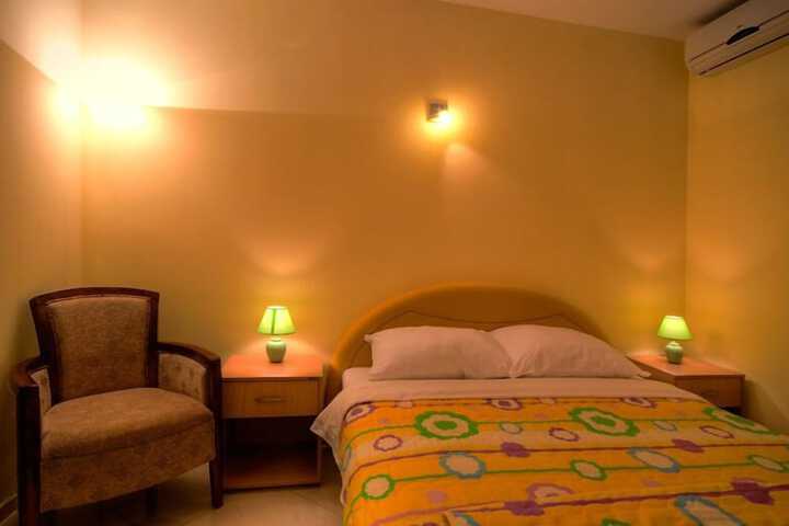 Room 8 of 28