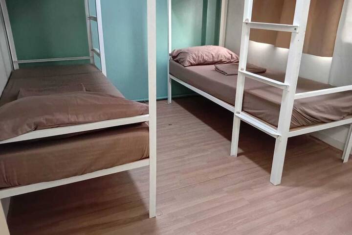 Room 14 of 33