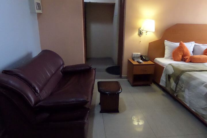 Room 14 of 33