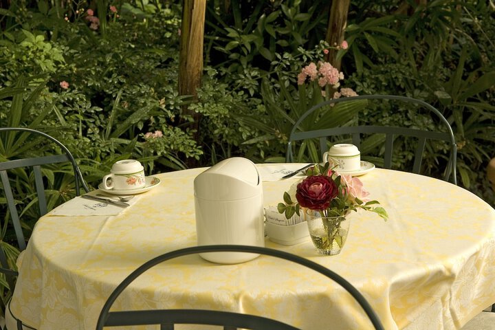 Dining 17 of 19