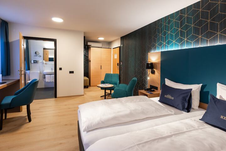 Room 35 of 83