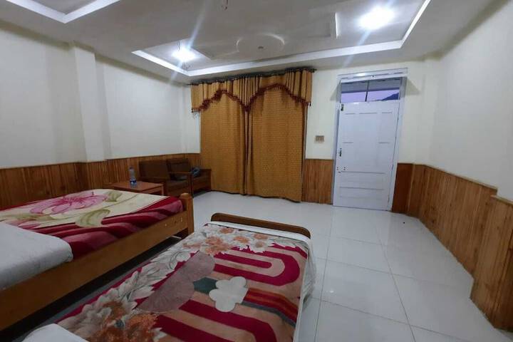 Room 10 of 12