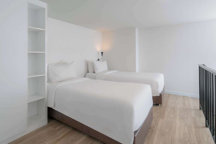 Room 52 of 131