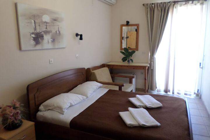 Room 5 of 43