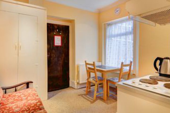 Room 25 of 40