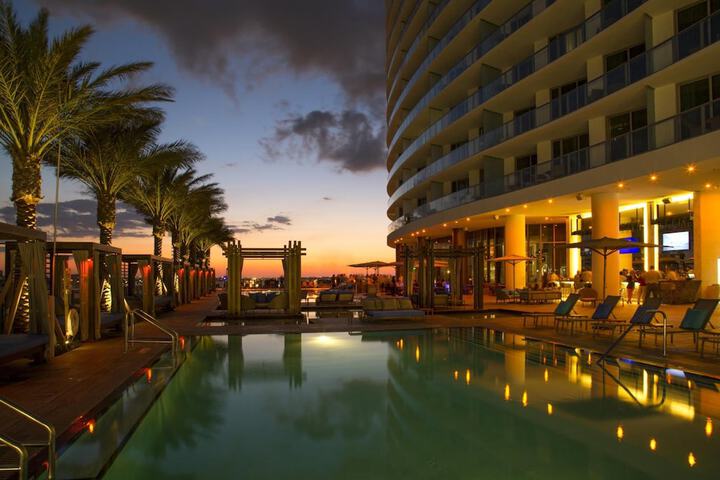 Pool Hotel